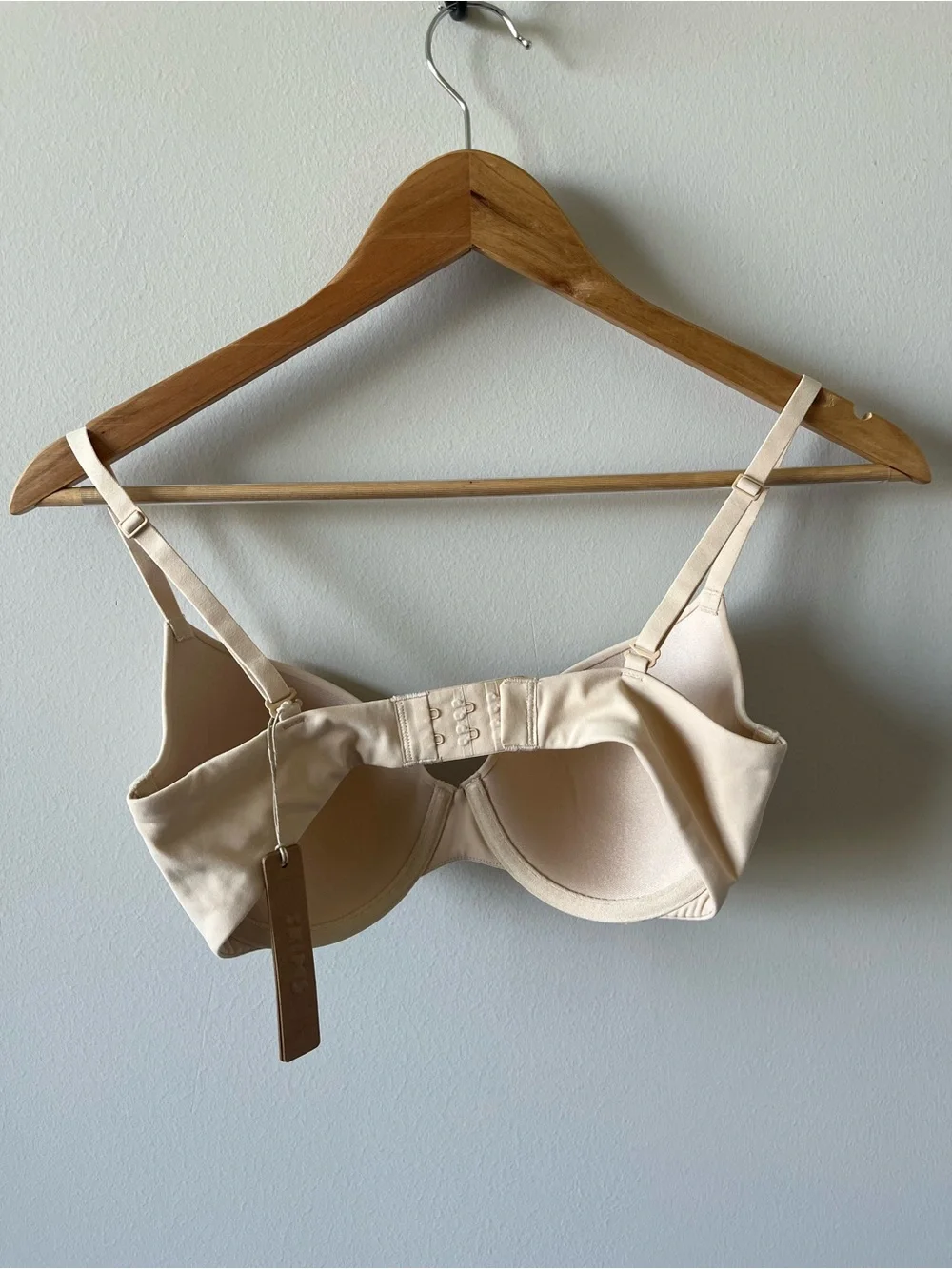 SKIMS Fits Everybody T-Shirt Bra 32C 32D NWT Sand Color